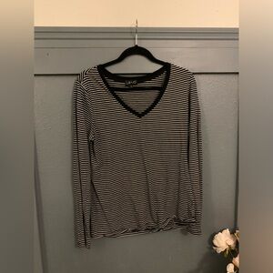 🖤Black and White Womens Longsleeve T🖤